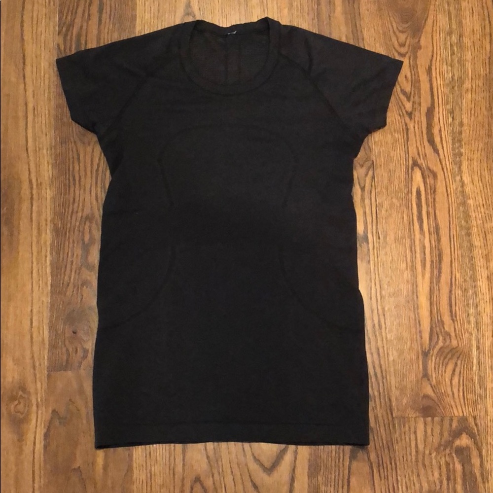Black Lulu lemon swiftly tech T-shirt!